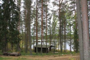 Holzhäuschen im Wald mit Blick auf den Pielinen See ©Foto: Tarja Prüss | Tarjas Blog - Reiseblog Finnland