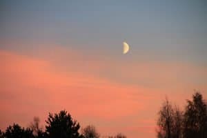 Sonne und Mond am Himmel in Oulu ©Foto: Tarja Prüss