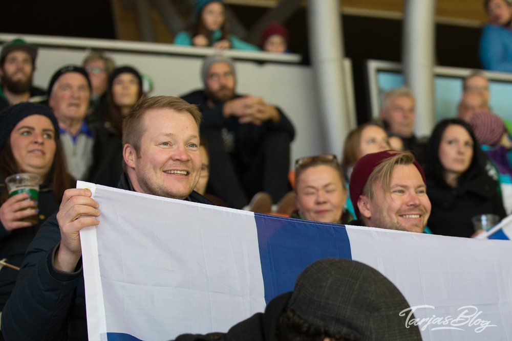 SUOMI 100 COUNTDOWN #3: Eishockey in Finnland 9 Eishockey Fans im Stadion ©Foto: Tarja Prüss | tarjasblog.de 2017
