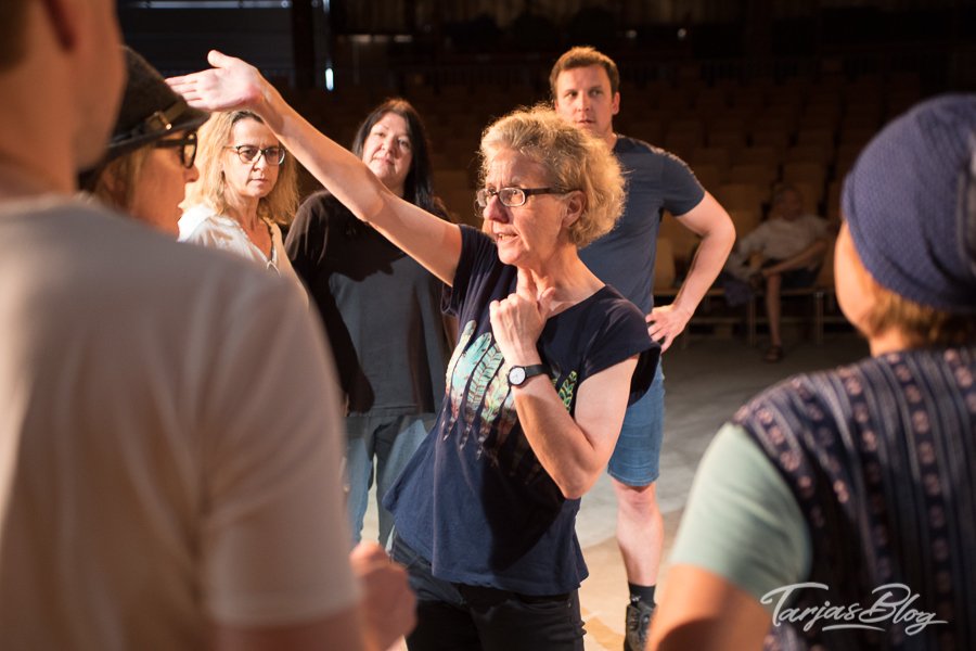 Dagmar Ulmann-Bautz bei den Proben für "Der wunderbare Massenselbstmord" ©Foto: Tarja Prüss | Reiseblog Finnland