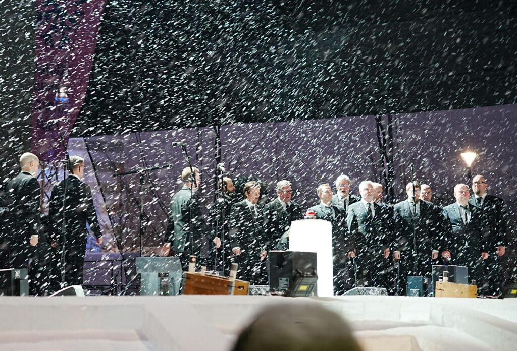Oulu2026 - der Start ins europäische Kulturhauptstadtjahr 1 Oulu2026 Eröffnung mit Männerchor. Foto: Tarja Prüss | Tarjas Blog