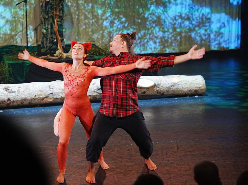Performance Vili Vornanen & Anniina Haapalainen. Tähtikämmen in Valve, Oulu. Foto: Tarja Prüss