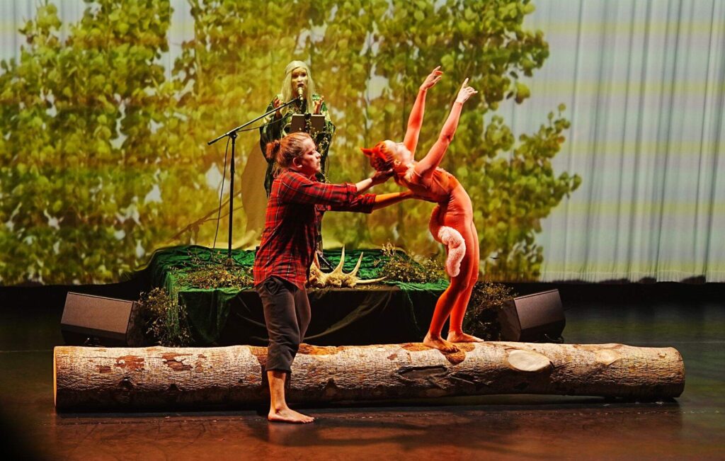 Performance Vili Vornanen & Anniina Haapalainen. Tähtikämmen in Valve, Oulu. Foto: Tarja Prüss