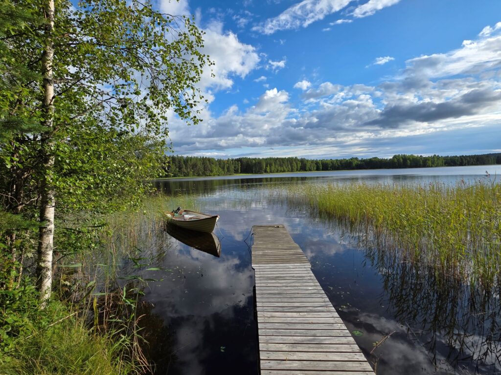 Finnischer See mit Steg. Foto: Tarja Prüss | Tarjas Blog